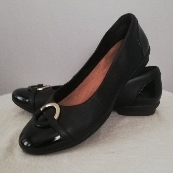 Clarks Unstructured Two Tone Genui Leather Buckle Dressy Work Flats Shoes Size 8 - Picture 2 of 11